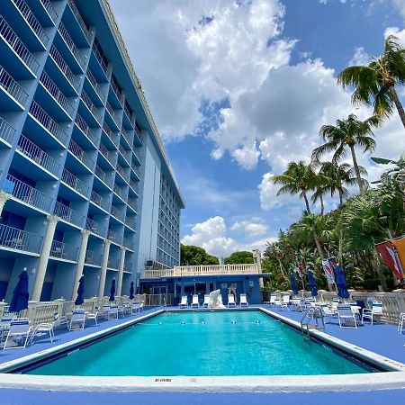 Stadium Hotel ไมอามีการ์เดนส์ ภายนอก รูปภาพ
