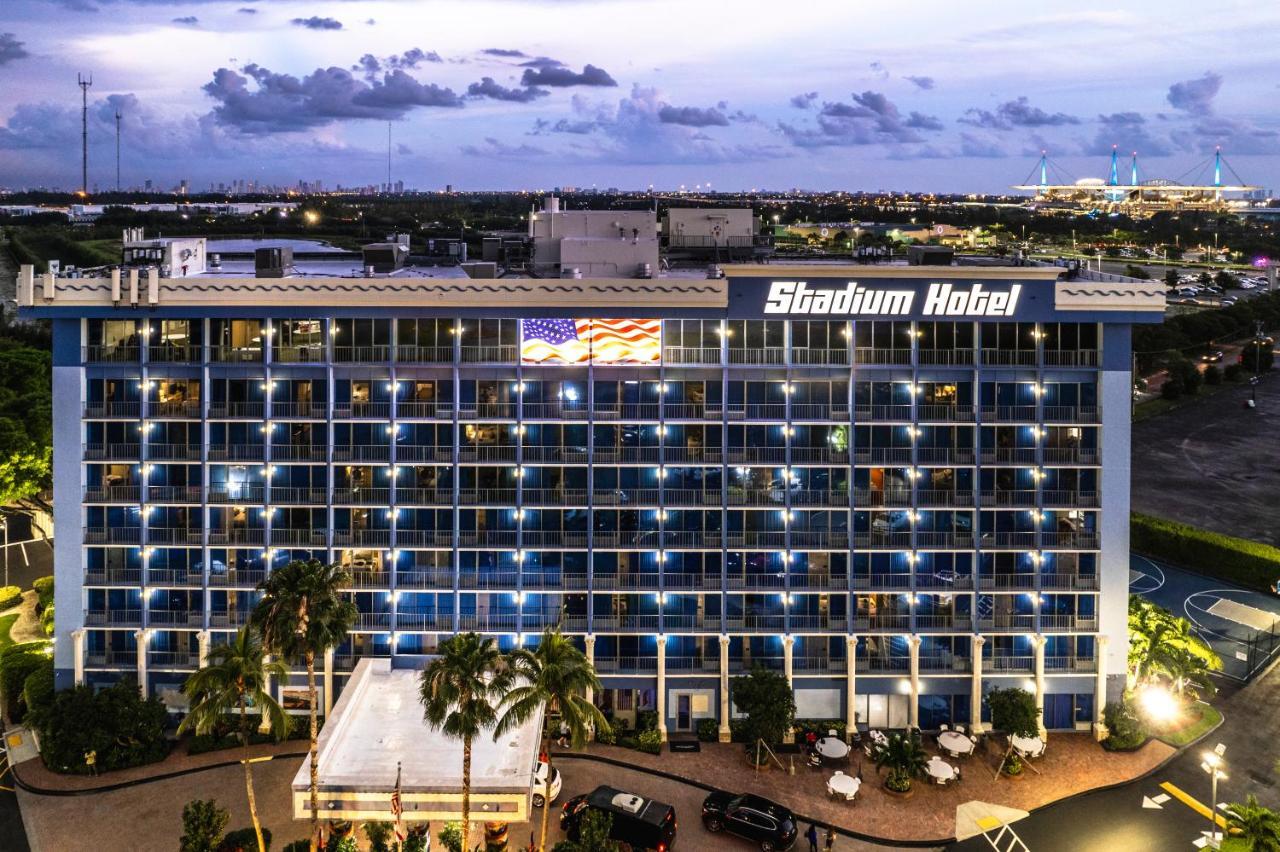 Stadium Hotel ไมอามีการ์เดนส์ ภายนอก รูปภาพ