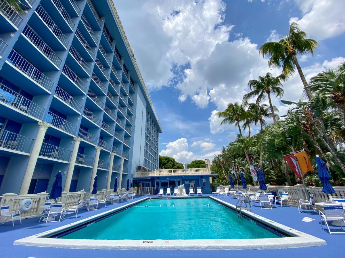 Stadium Hotel ไมอามีการ์เดนส์ ภายนอก รูปภาพ