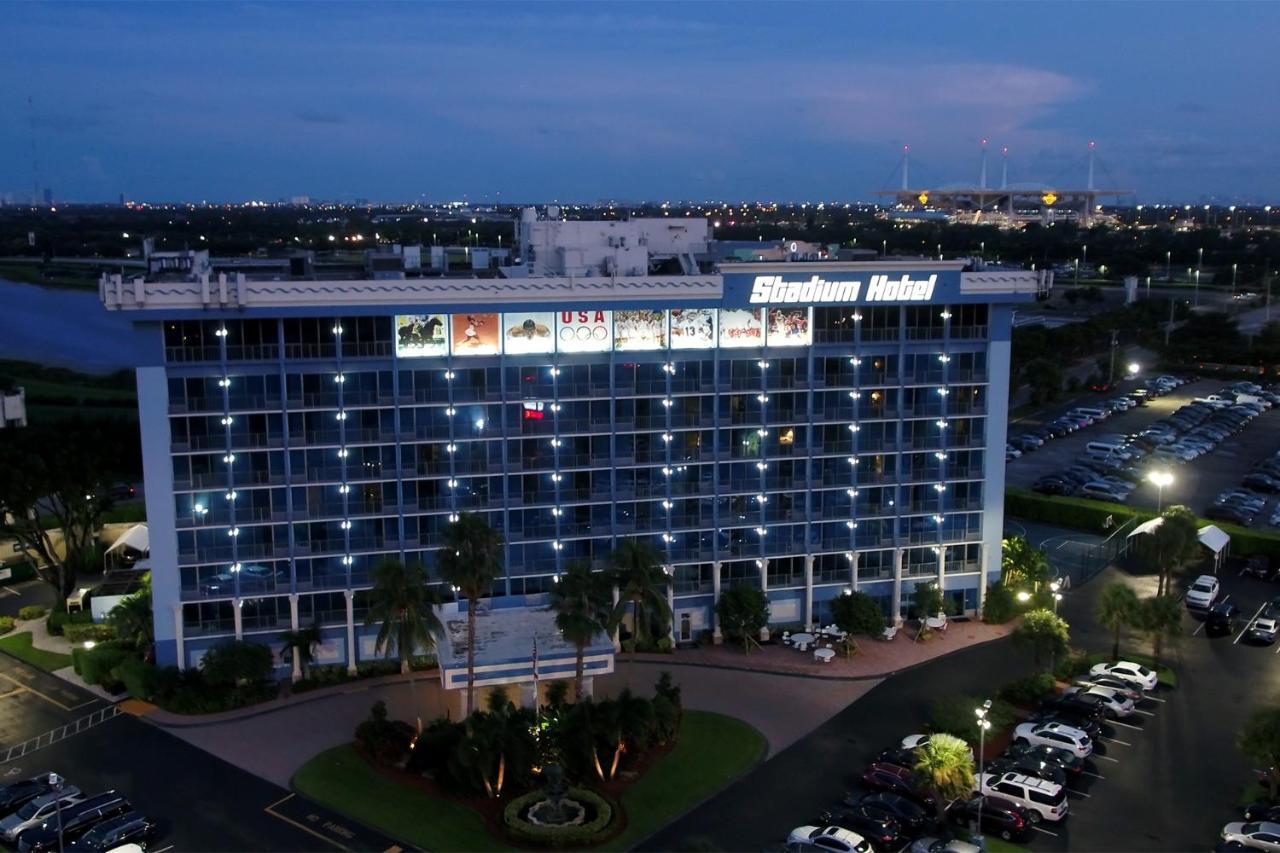 Stadium Hotel ไมอามีการ์เดนส์ ภายนอก รูปภาพ