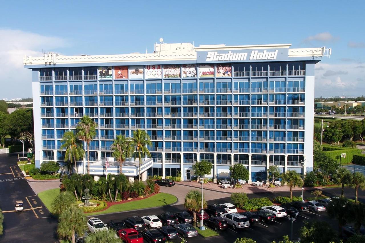 Stadium Hotel ไมอามีการ์เดนส์ ภายนอก รูปภาพ