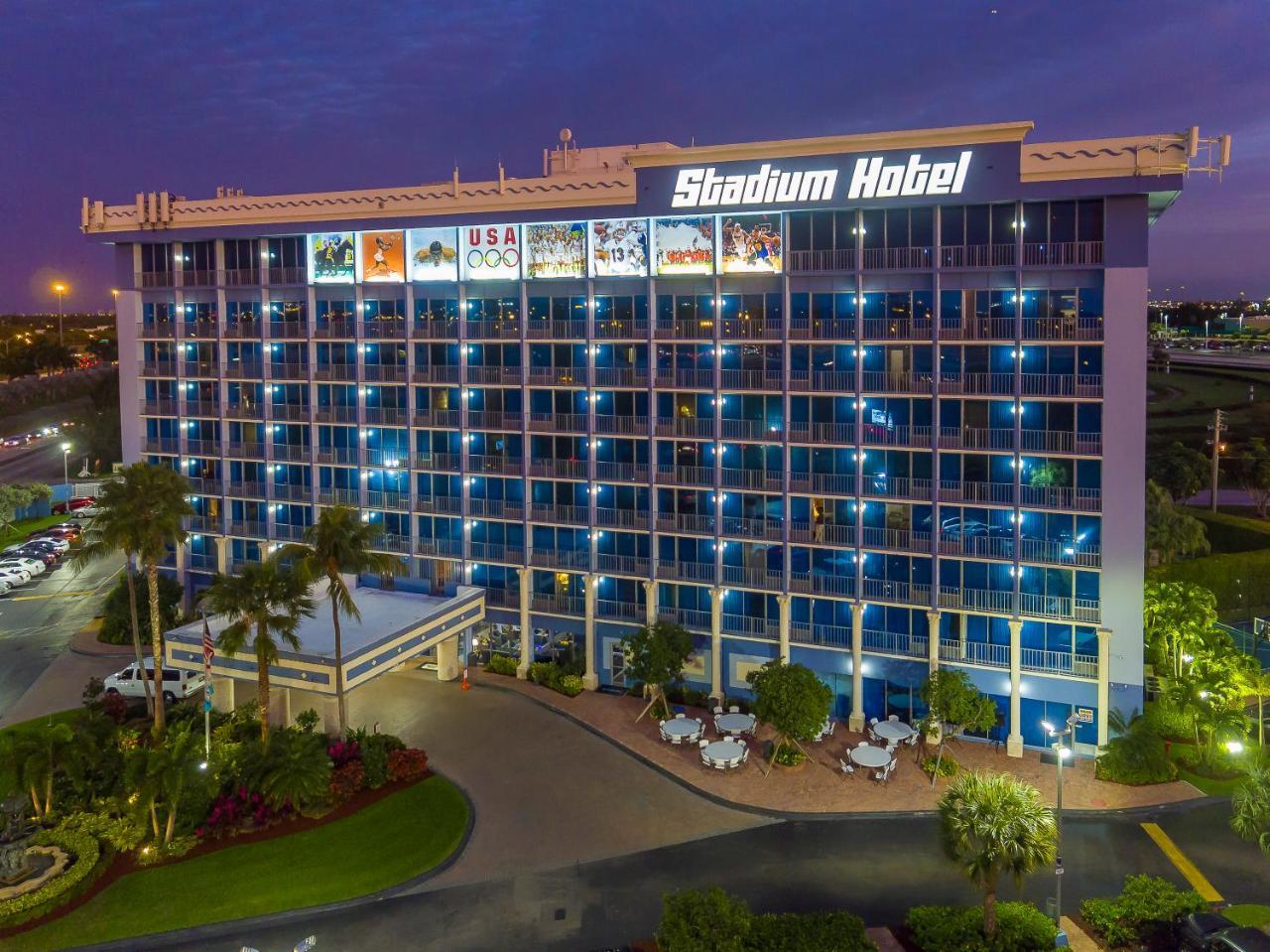 Stadium Hotel ไมอามีการ์เดนส์ ภายนอก รูปภาพ