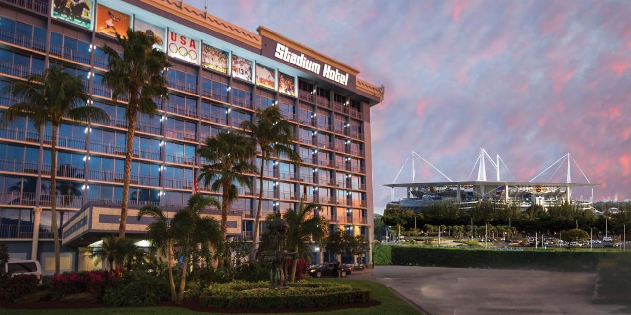 Stadium Hotel ไมอามีการ์เดนส์ ภายนอก รูปภาพ