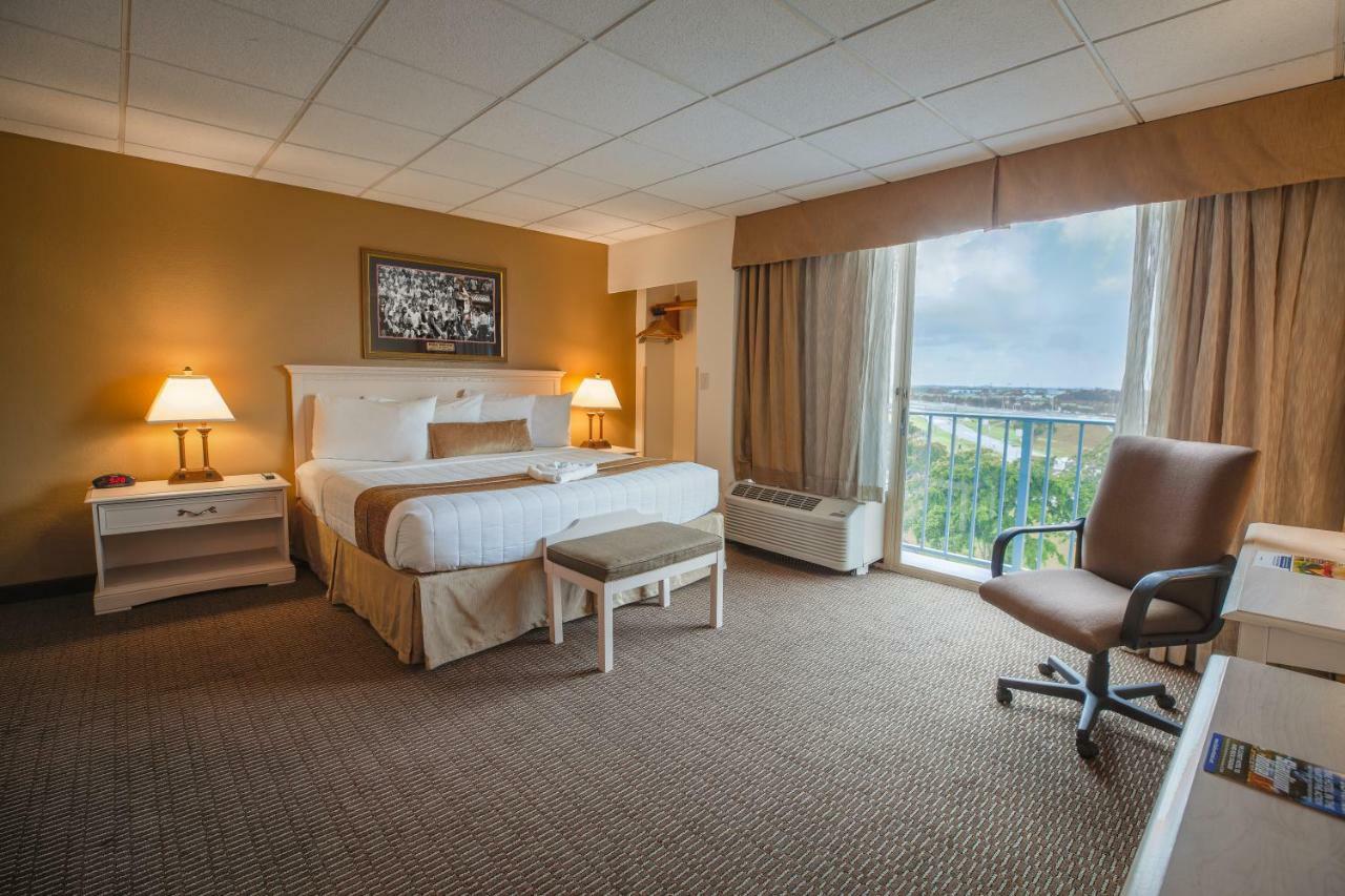 Stadium Hotel ไมอามีการ์เดนส์ ภายนอก รูปภาพ