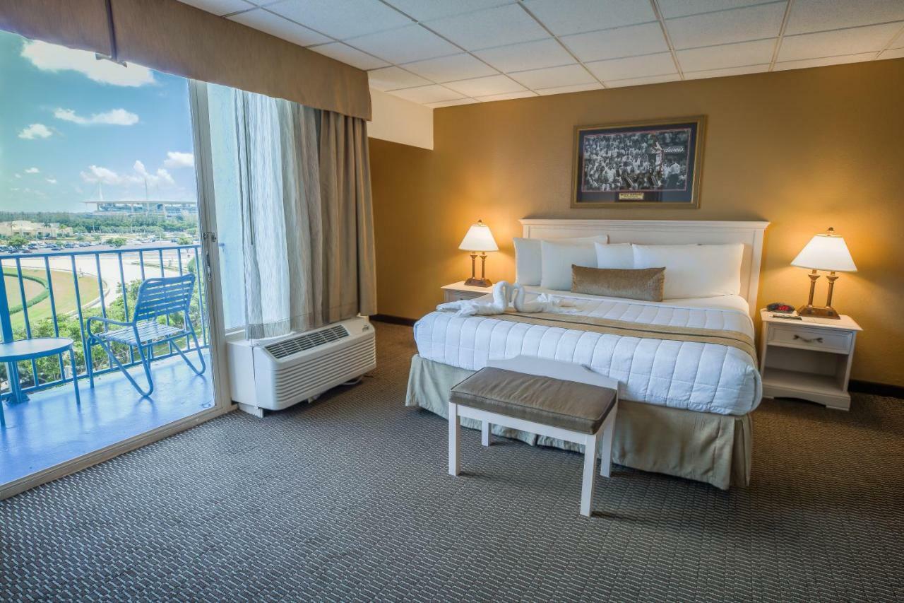 Stadium Hotel ไมอามีการ์เดนส์ ภายนอก รูปภาพ